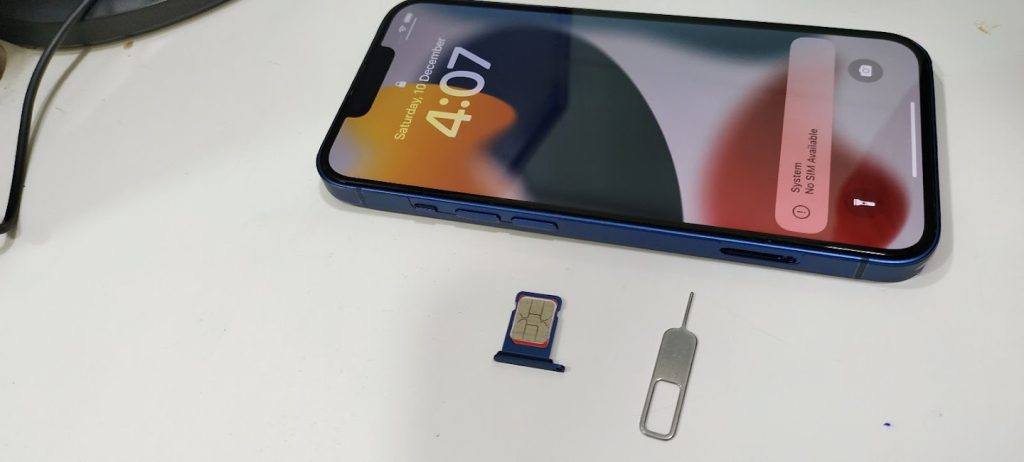Remove sim card from iphone